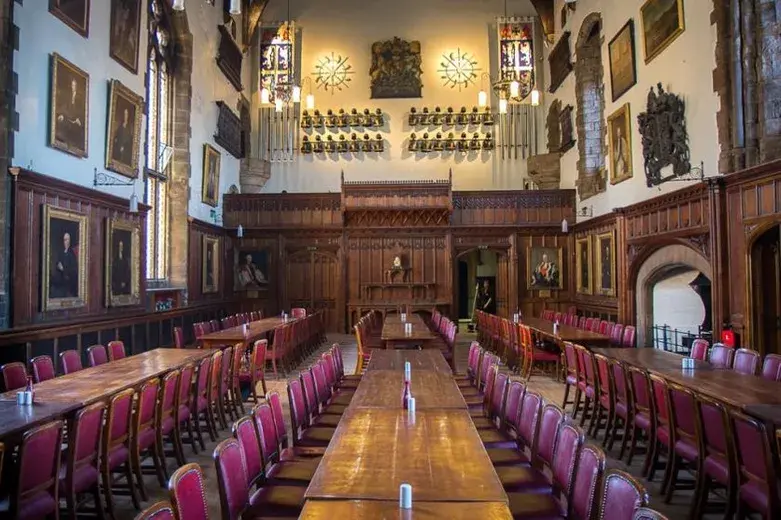 Great-Hall-at-meal-time